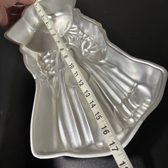 Vintage Aluminum Cake Pan Mold 502-194 Wilton 1975 Holly Hobbie Cottage Prairie - Picture 5 of 8